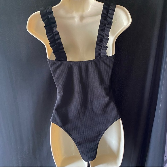 Sienna Black Ruffle Bikini - Picture 4 of 5